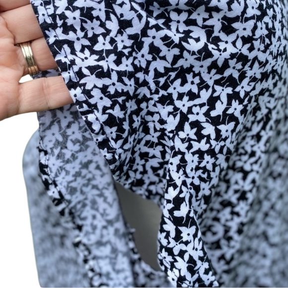 Michael Kors Black Floral Ruffle Sleeve Top Size Large - Picture 4 of 6